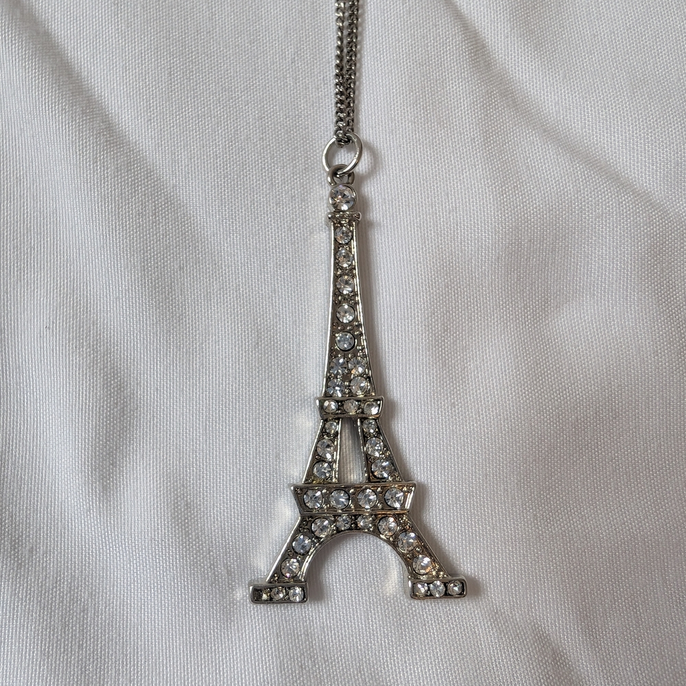 Elegant Silver Eiffel Tower Pendant Necklace